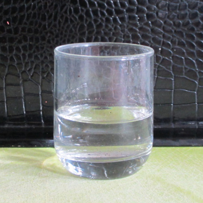 Etape 6 : mesure un tiers de verre d'eau (ici, il y en a un peu trop, je n'ai pas tout utilisé).